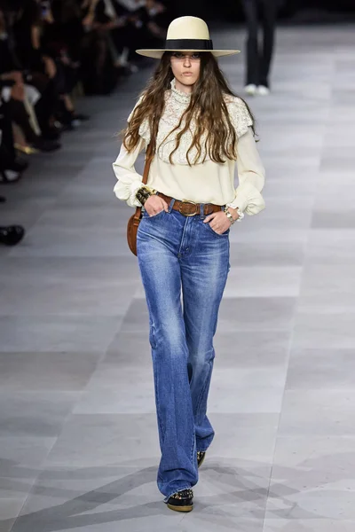 Look 60